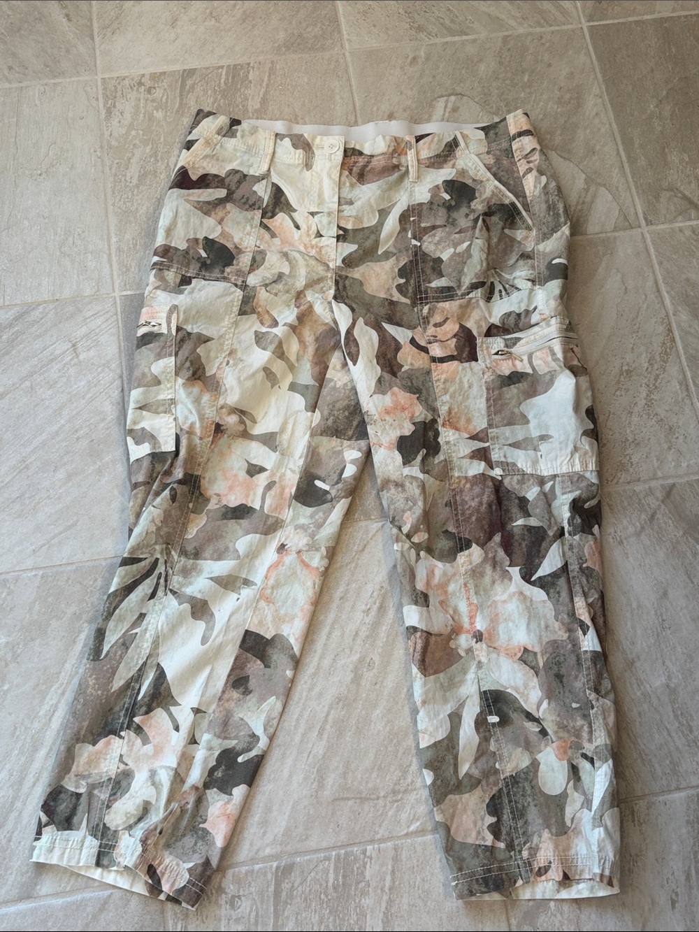Chico's Cream & Blush Floral Camo Capris